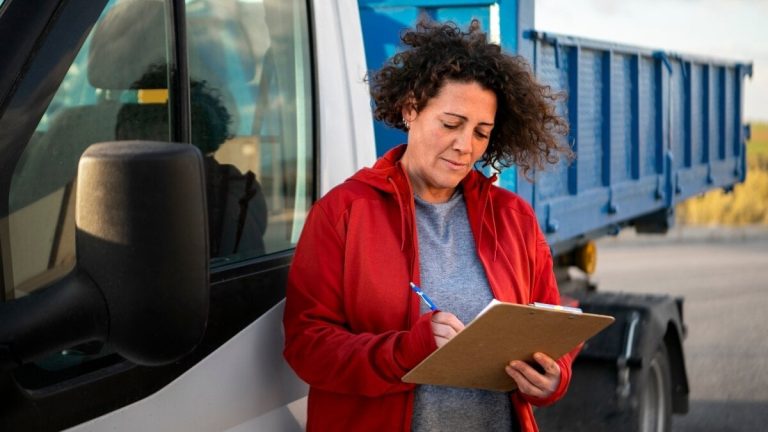 Mindre än 5 000 egenföretagare har begärt stöd från Moderniza Check