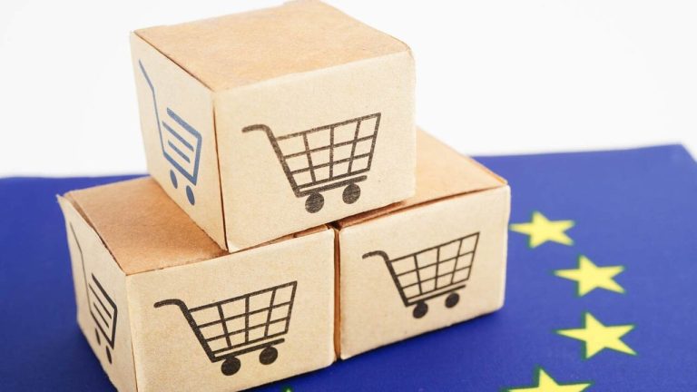 Moms på fakturor: egenföretagare och små och medelstora företag som säljer i EU behöver inte längre inkludera den sedan januari