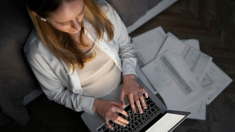 Social trygghet förklarar hur självföretag som kommunicerar sin verksamhet före 30 juni