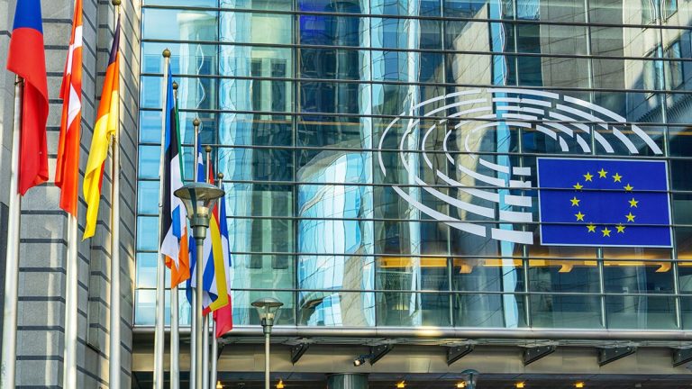 Bryssel föreslår att 50% av de offentliga anbuden tilldelas europeiska små och medelstora företag