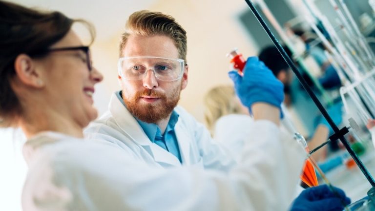 Cantabria kallar hjälp för självarbetslösa och små och medelstora företag för att anställa innovationspersonal