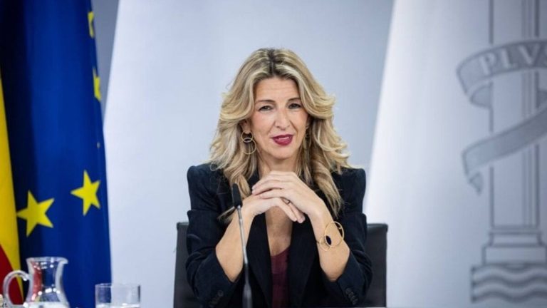 Ett lagförslag ber om att indexera offentliga kontrakt från självföretagare till SMI, som ATA hävdade