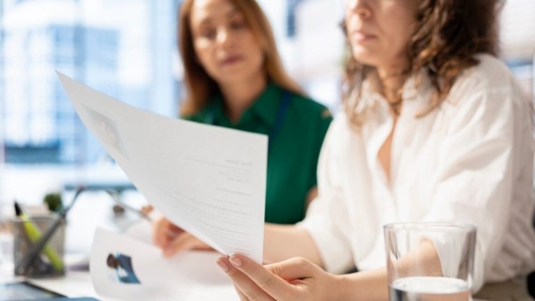 Ett litet företag med en enda anställd måste ha en ersättningspost: Arbetet är redan bra