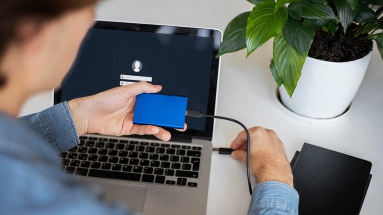 Självarbetslösa kan redan få sitt digitala certifikat utan att behöva gå igenom fönstret