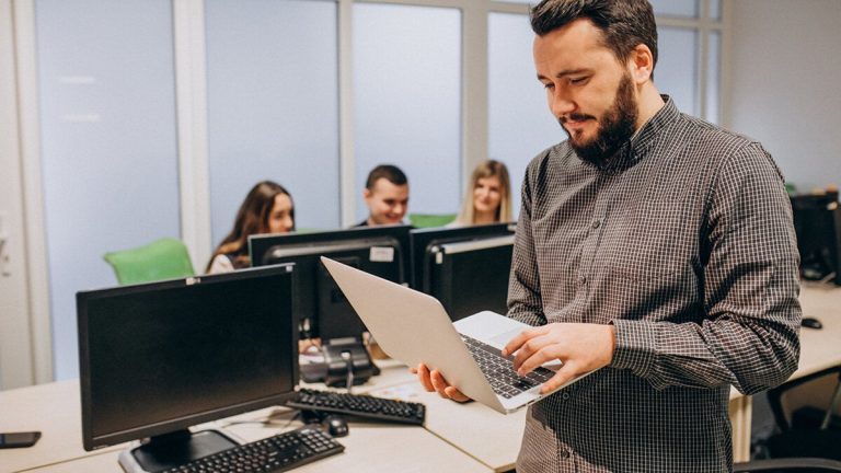 Efter att varningen lanserades av Microsoft tillämpar företaget lösningar för att undvika cybershål hos chefer