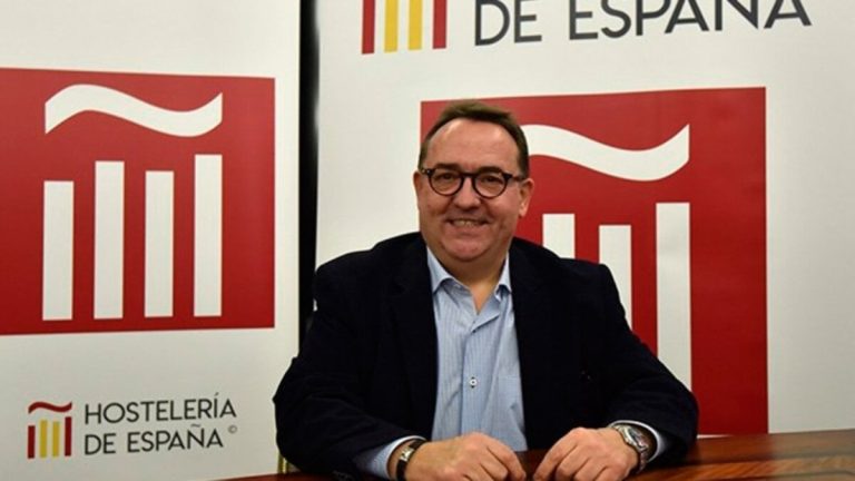 José Luis Yzuel dör, Självförvaltade och gästfrihetsföretag i två decennier i två decennier