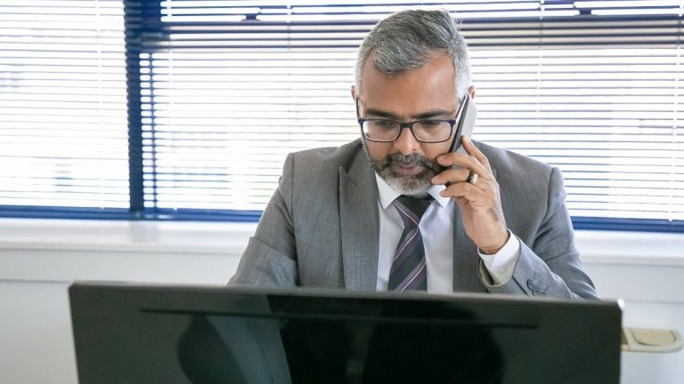 Självarbetslösa kommer att kunna konsultera sina tvivel om hyran med hjälp av en direktchatt med statskassan