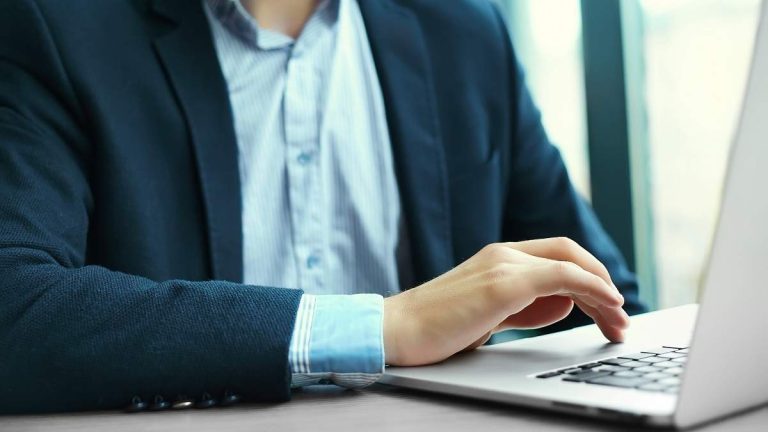 Finans kommer att skriva till självföretag för att förklara försäljning på plattformar som Wallapop eller Airbnb