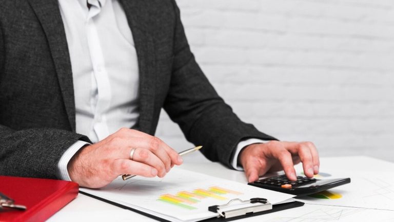 Hacienda fortsätter att granska förra årets hyra av några frilansare men nästa