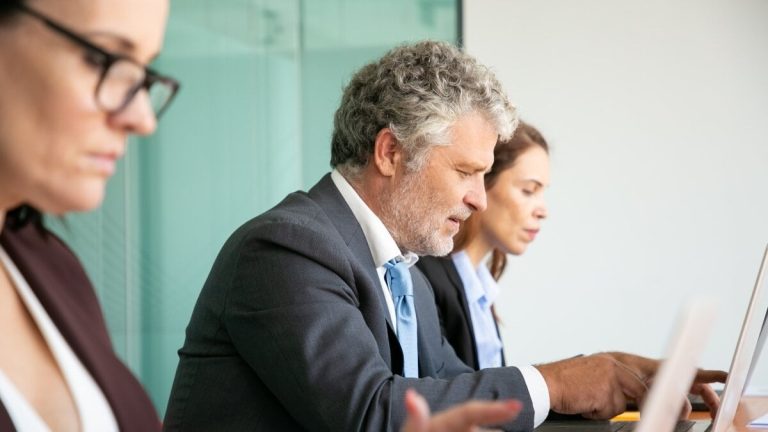 Nya krav som lönen för administratören för ett företag måste uppfylla för att vara avdragsgilla