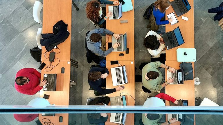 En Pioneer Master lär sig att tillämpa AI i affärer utan att veta