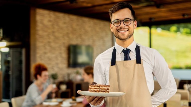 Plus av helgdagar är också obligatoriskt för självföretag som bara anställer på helgerna