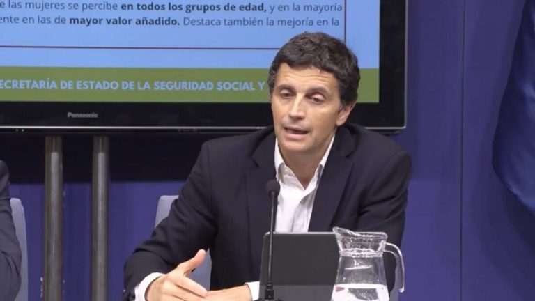 Tusentals frilansare är ur fördelarna med aktiv pension som har lanserats