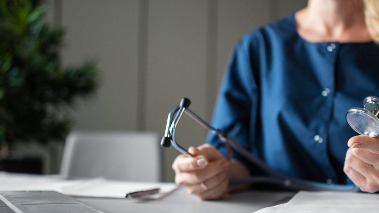 Själv anställda med anställda kan använda flexibel ersättning för att höja lönerna och spara kostnader