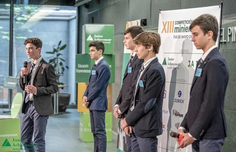 En tävling kommer att belöna de bästa affärsidéerna från skolor och institut