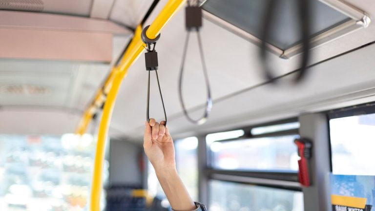 Tusentals småföretag hotade av förändringar i många landsbygdsbusslinjer