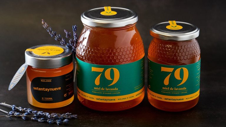 Dessa två urbana bröder genomförde på landsbygden och idag lyckas de med frukten av sina bin