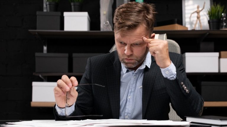 Ekonomer varnar: Tävlingar som involverar självföretag utan varor eller likviditet utlöses