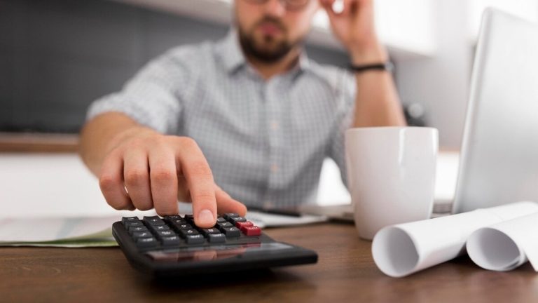 Betala mindre i företagsskatten: Nya rekommendationer från ekonomer för 2025