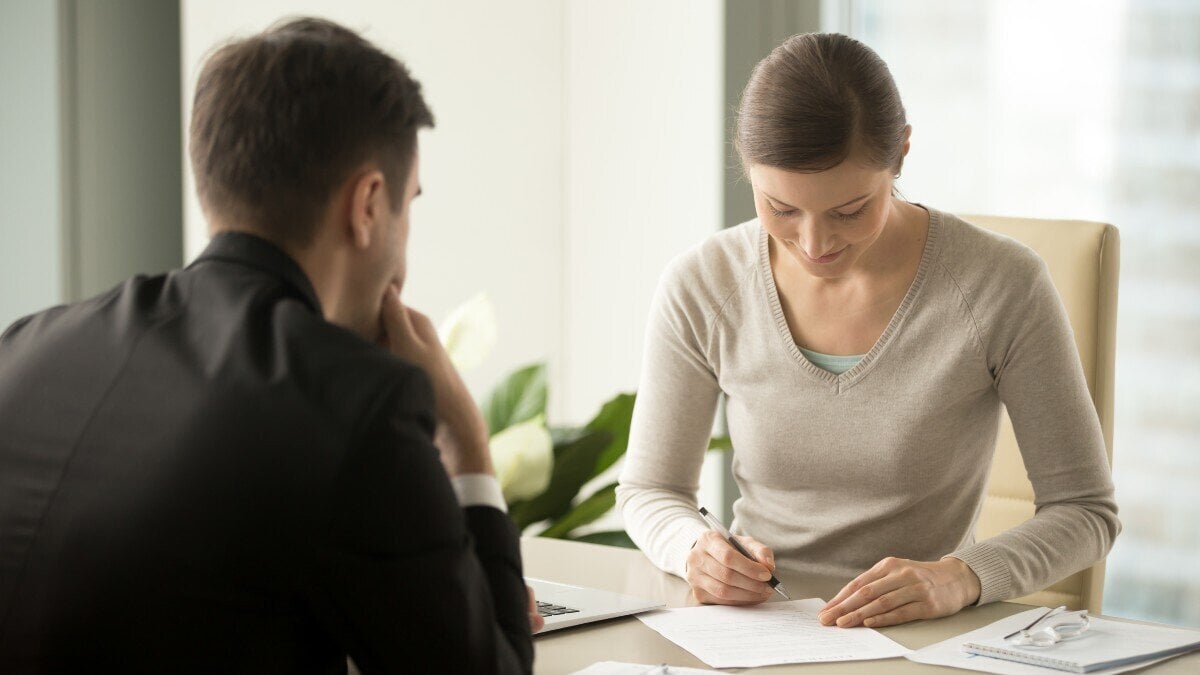 Således kan de självarbetslösa kontraktet för sina anställda ändras lagligt