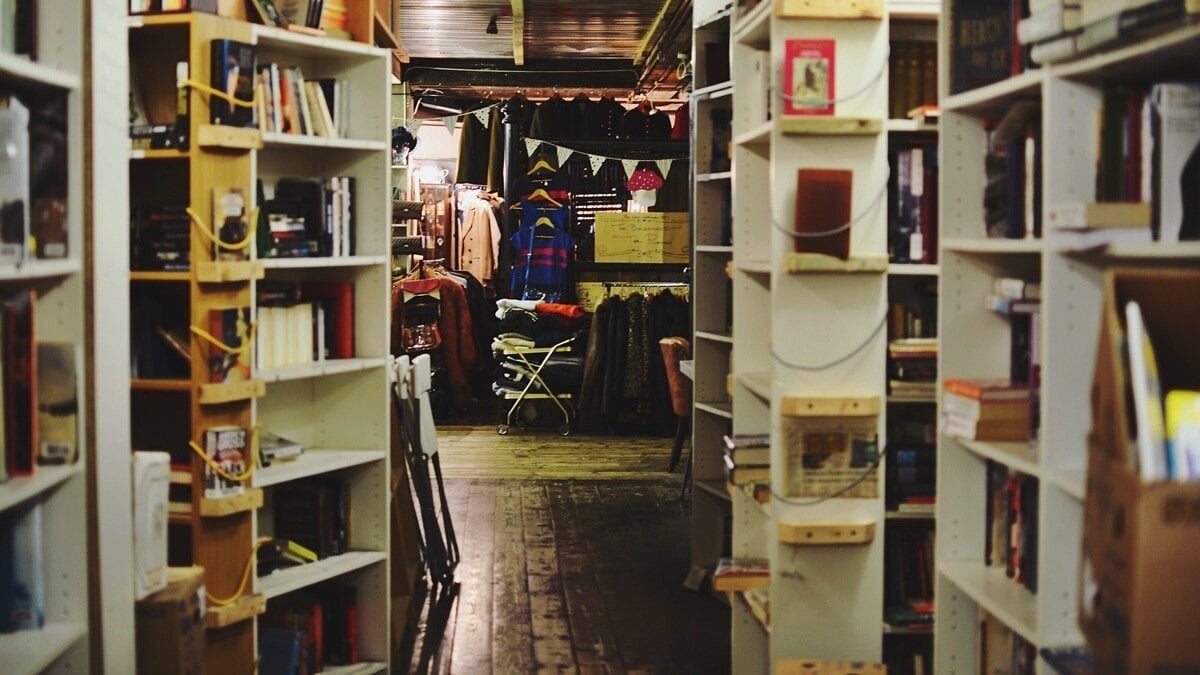 Självarbetslösa som hanterar bibliotek måste förena sin passion för företagsledningen.