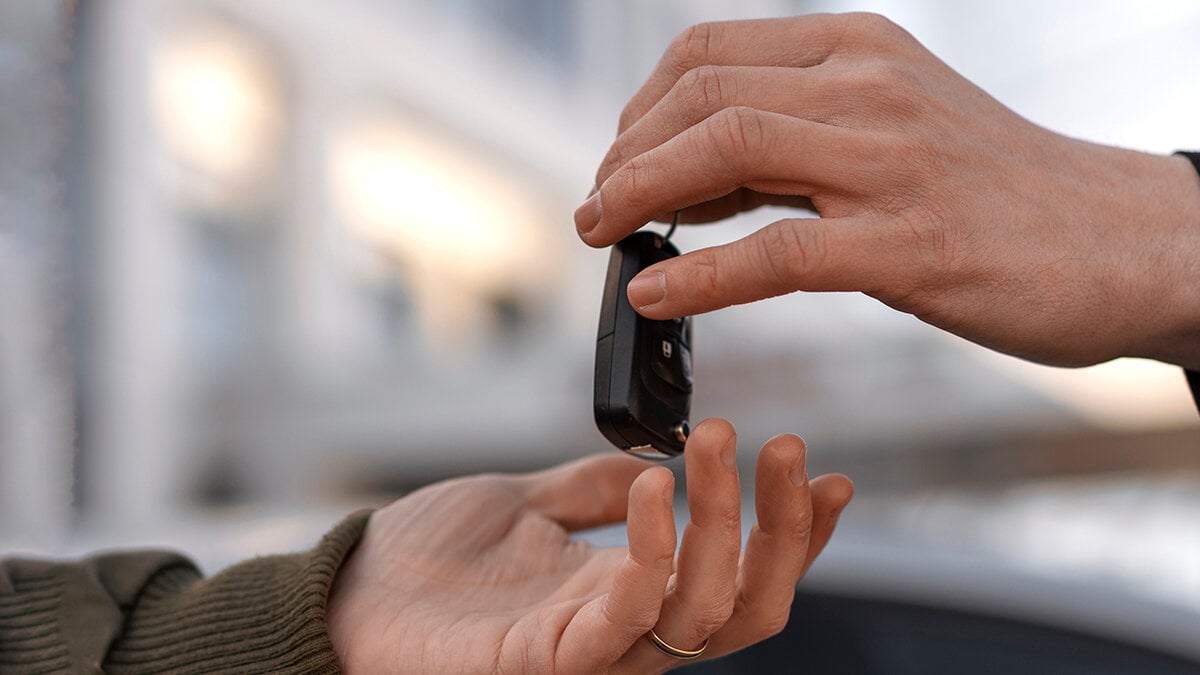 Överföringen av affärsfordonet till den anställda är inte en bestämmelse som är föremål för moms