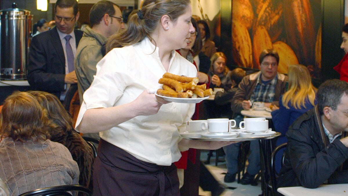 66% av spanjorerna lämnar samma eller mer till barer och restauranger än 2023