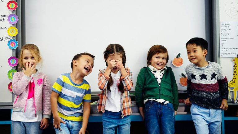 Dessa företagare har skapat workshops för barn att bli uppfinnare och forskare