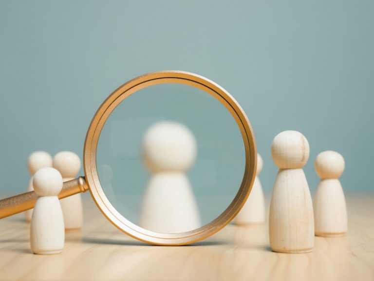 PwC hittar antalet jobb och löner som stiger trots AI -risken