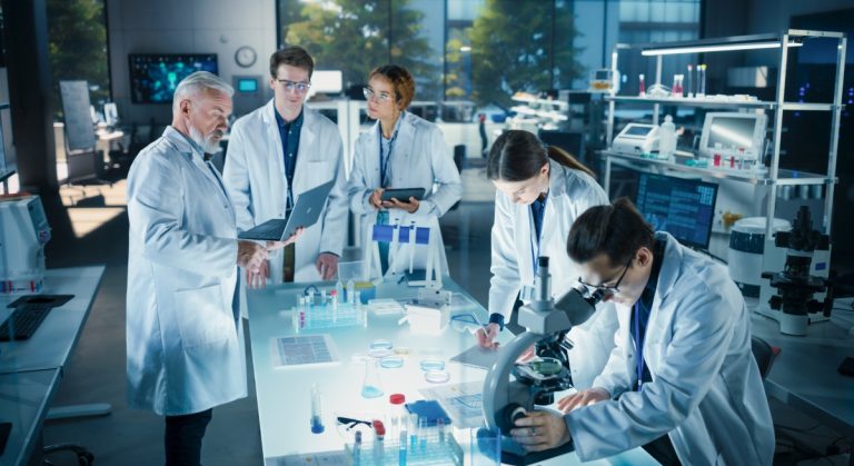 Ska du överväga att göra en STEM -doktorsexamen?