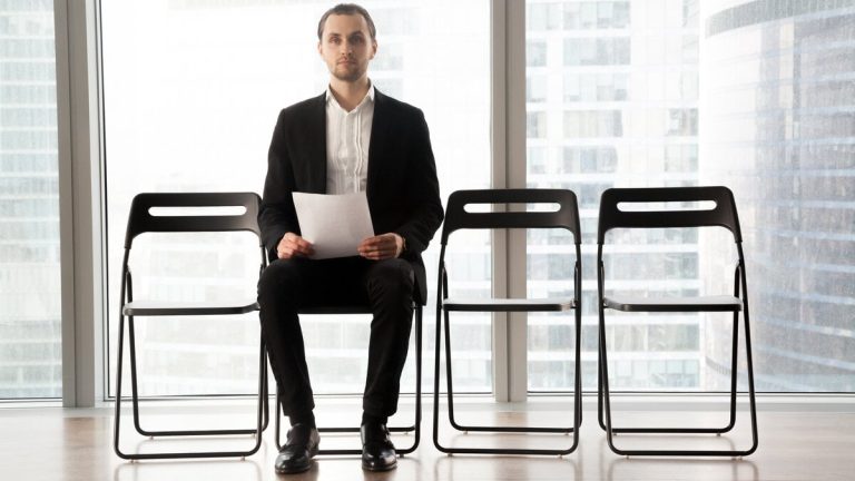 3 av fyra små företag har problem med att täcka lediga platser