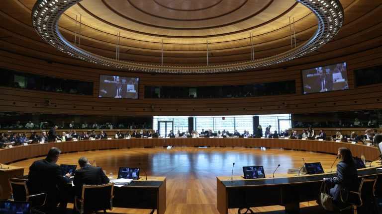 Bryssel bromsar sina krav på hållbarhet till små och medelstora företag och autonoma