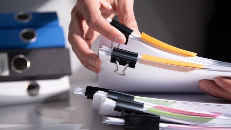 Dokument för självarbetslöst självföretagare för att göra anspråk på deras reglering