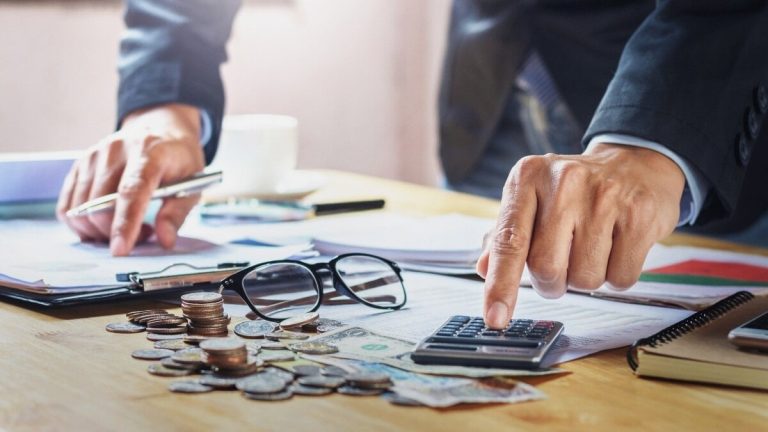 Tusentals frilansare fortsätter att förvänta sig att Spanien eliminerar moms i export