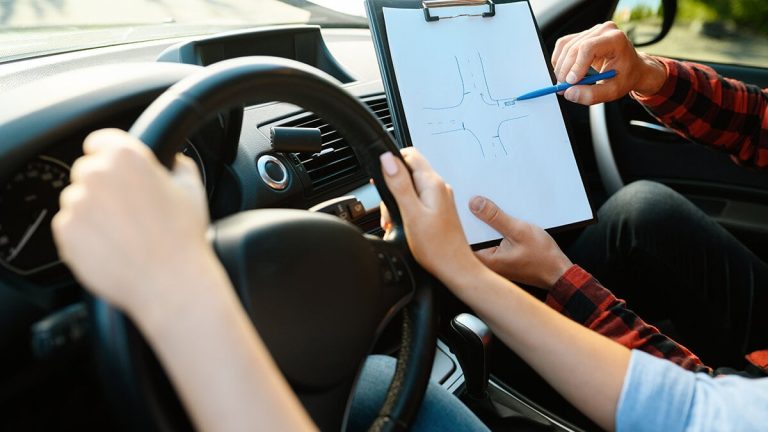 Skatter beslutar att beskatta tilldelningen av studenter mellan 21% moms självskola