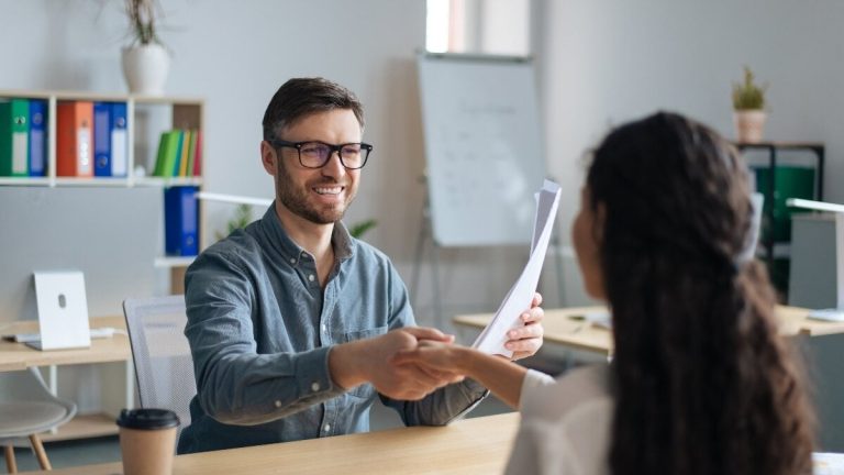 La Rioja utvidgar sina AIDS för självarbetslösa för att anställa anställda i 2025