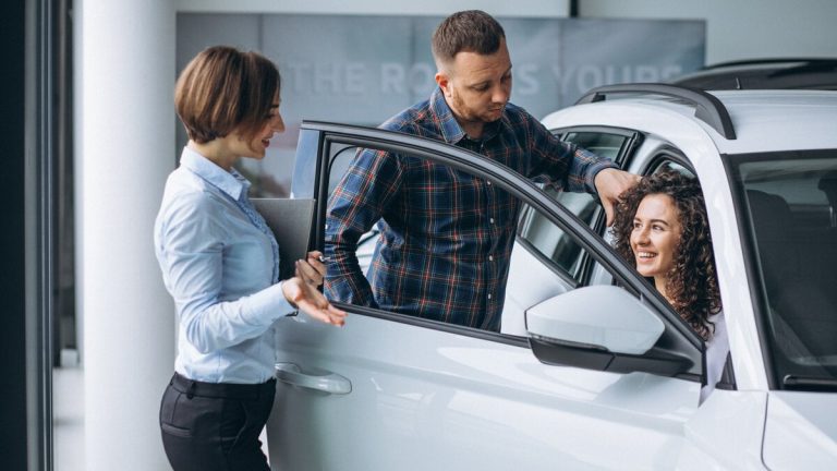 De små bilhandlare registrerar sina bästa jobbdata i historien