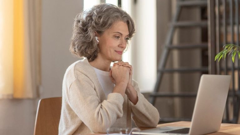 Självarbetslösa kan samla in 100% av pensionen och generera inkomst i detta fall, och det är inte aktiv pension