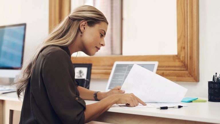 Självarbetslösa måste härleda de regelbundna avgifterna i hyran 2025