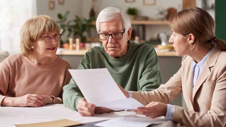 Ålder och offert som krävs för att pensioneringen av självarbetet fram till 2027