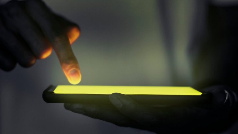 Nya cyberattacker på Mobile: Vad ska självarbetslöst göra om de arbetar med sin telefon på sommaren