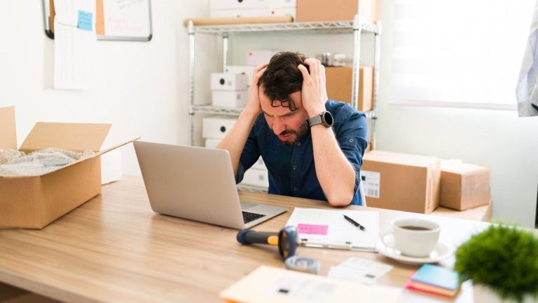 Förseningar som förutser att inte betalas till autonoma och företag.