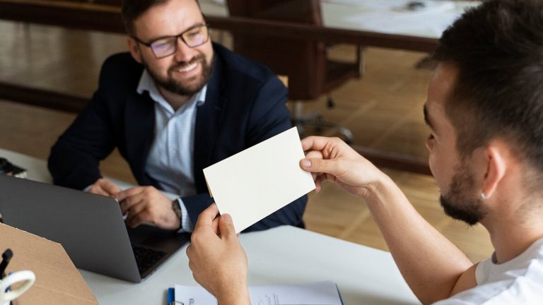 Den högsta förhindrar självföretag från att förneka den årliga bonusen till den anställda, även om deras nedgång är frivillig