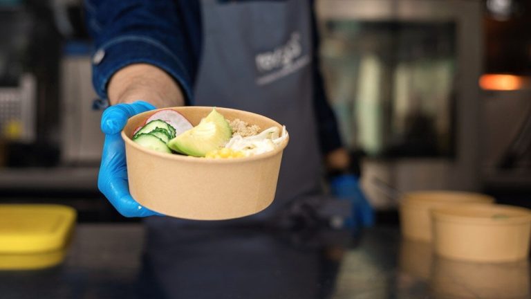 Hälften av självarbetsgivaren använder redan hållbara containrar för att följa avfallslagen