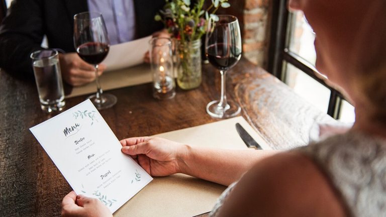 Ökningen av beredda rätter tar bort kunderna till den självarbetslösa gästfriheten