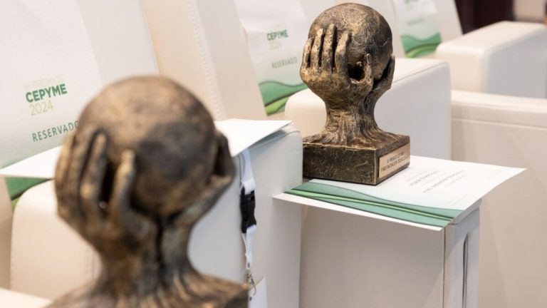 Krav på självföretag och små och medelstora företag som ska presenteras