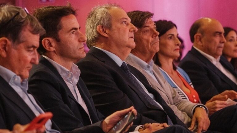 Nästan 600 små och medelstora företag har redan begärt ett av de nya statslånen för innovativt entreprenörskap