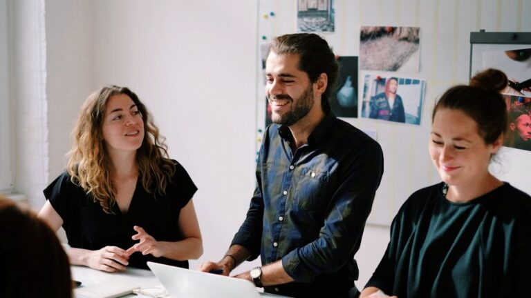 7 arbetsförpliktelser som företag med mer än 50 anställda måste följa 2025