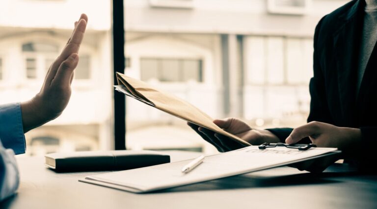 Små och medelstora företag går inte på för att gå till offentliga anbud och därför förblir många öde