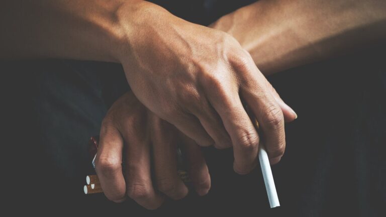 En studie kopplar höga tobaksskatter med förlust av Stencos -verksamhet